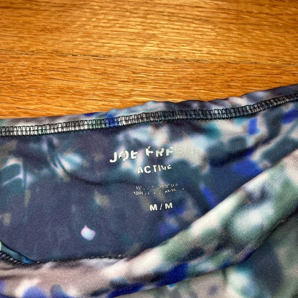 FLORAL WORKOUT LEGGINGS SIZE MEDIUM - Picture 4 of 7